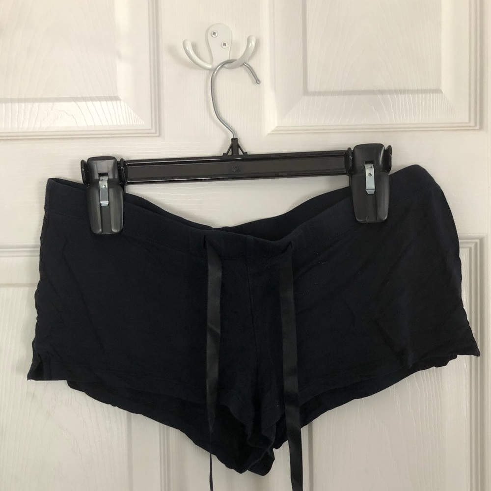 Black women’s Old Navy soft pajama shorts medium